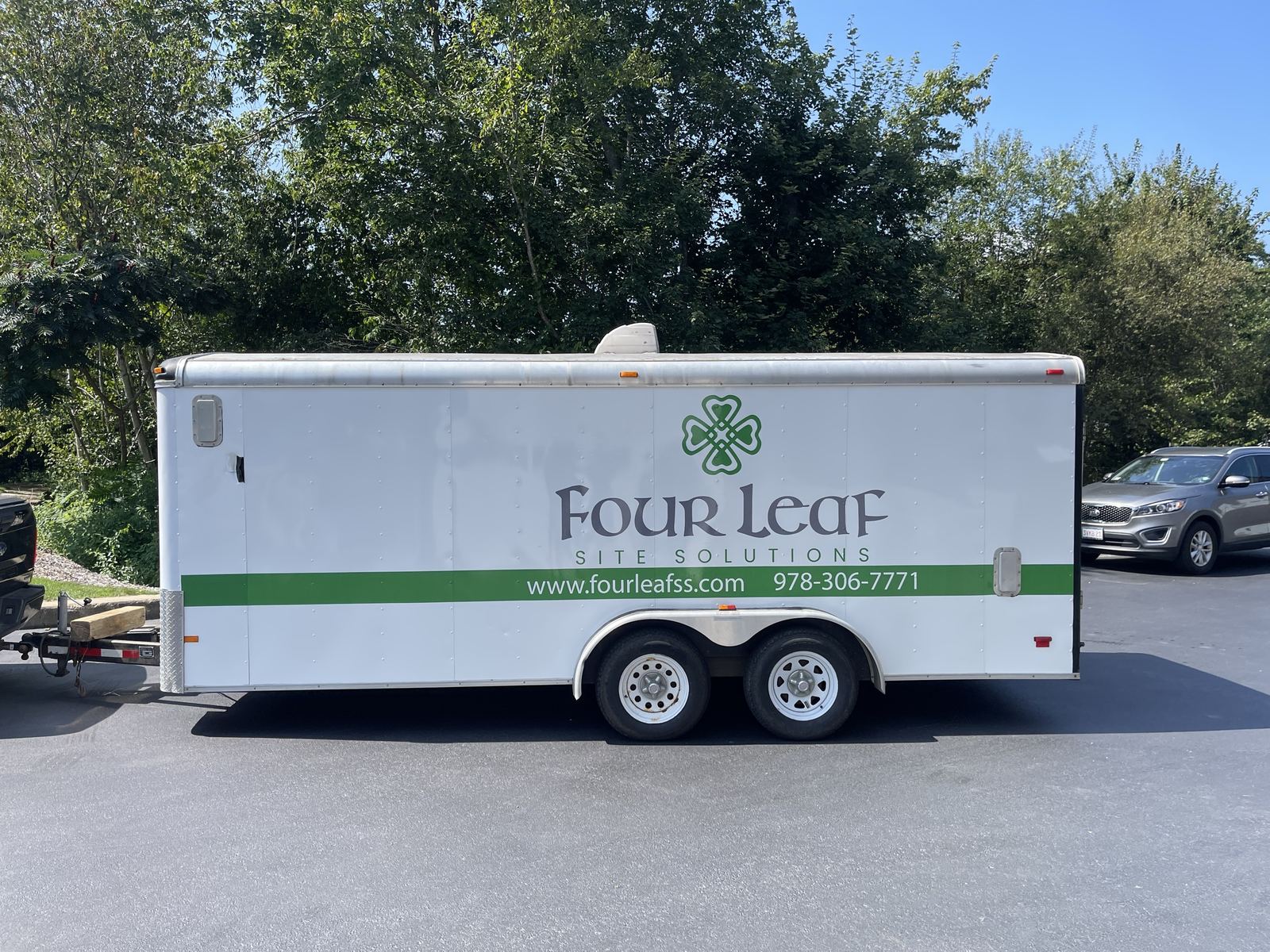 Trailer lettering and stripe graphics